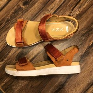 Kizik FAST Sandals. Womens 9, orange.